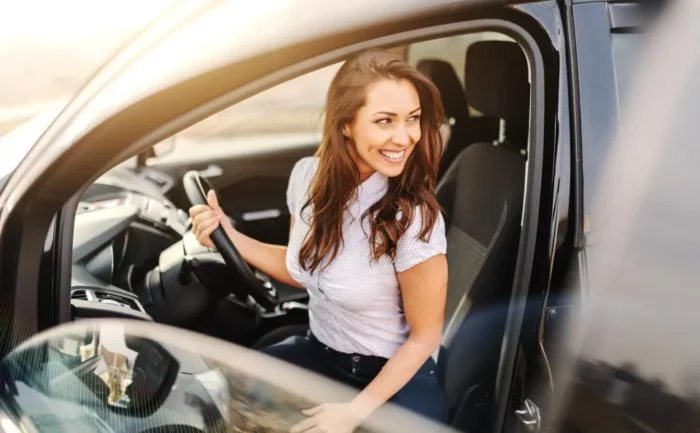 thuê xe tự lái vs taxi