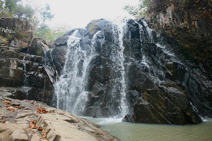 Thác nước ở thị xã Ayun Pa